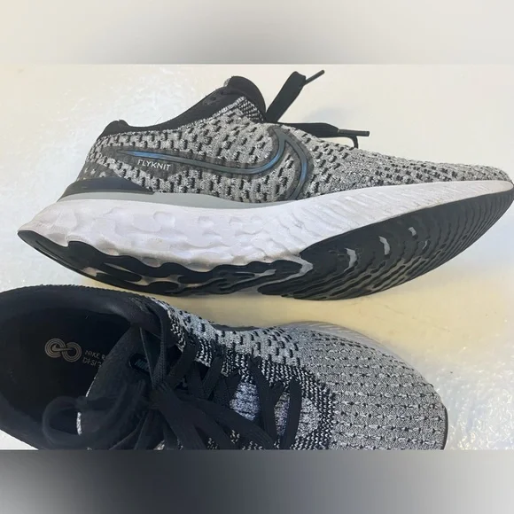 Nike React Shoes - Picture 2 of 6